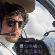 Etudiant pilote de ligne, je maitrise l'anglais depuis mes débuts au collège, je donne déjà des cours particuliers en présentiel.